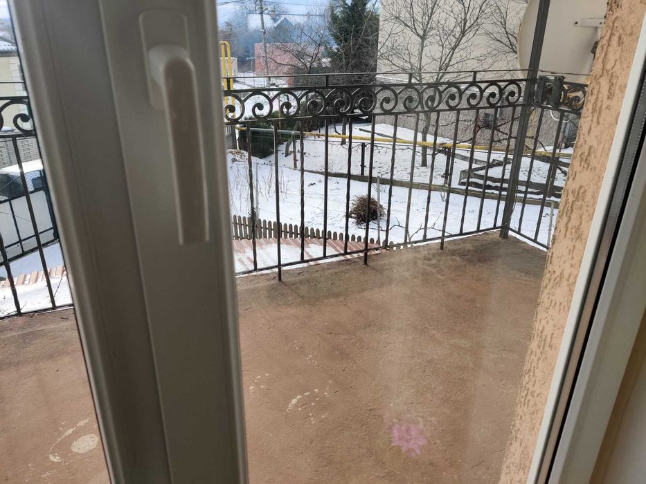 Продається двоповерховий капітальний будинок, район Роші