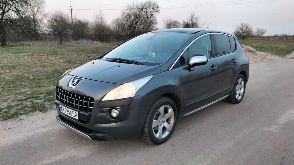Гарний сімейний автомобіль