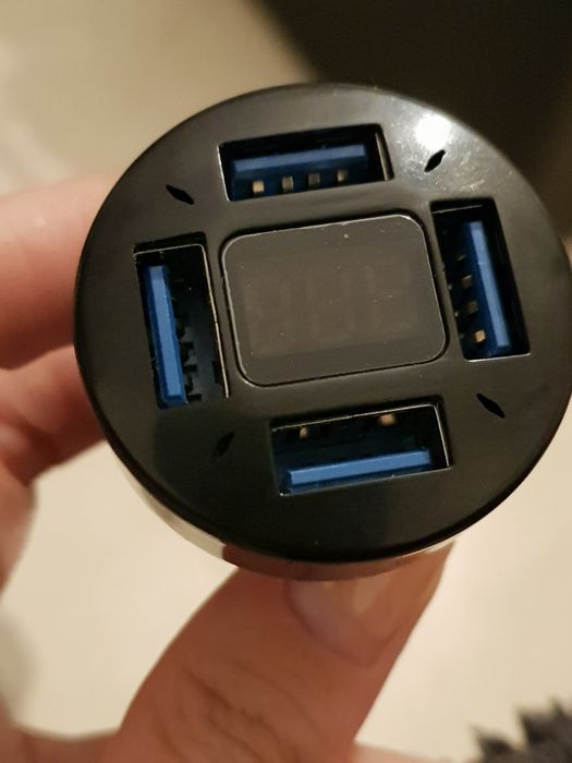 Carregador de isqueiro 4 portas usb