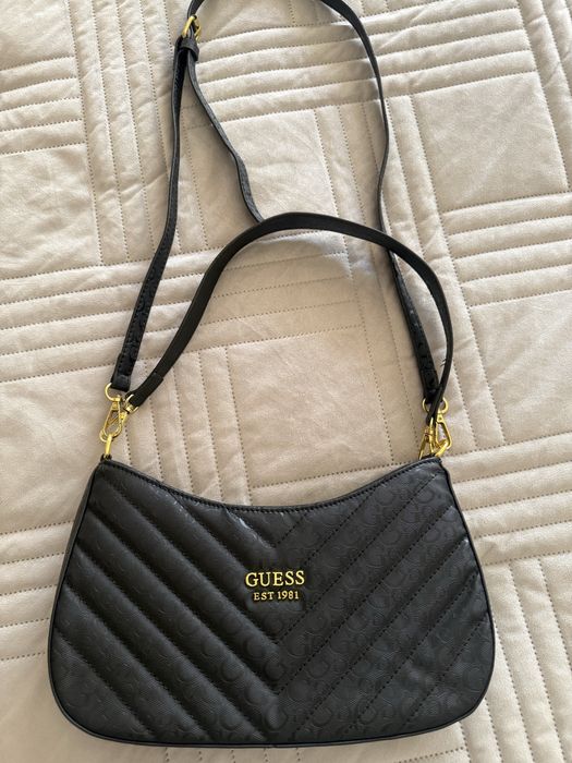 Mala preta marca GUESS