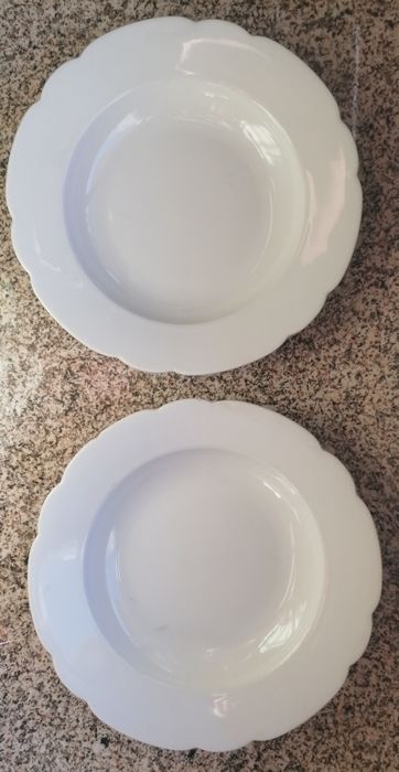 Pratos antigos de coleção