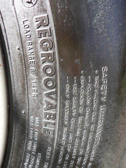 Opona z felgą 10 R / 22,5 - nowa