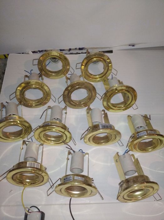 Точечные врезные светильники глазки поворотные