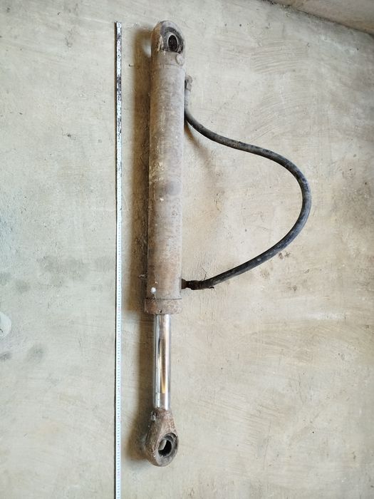 Siłownik hydrauliczny dwustronnego działania