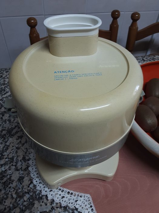Centrifugadora para sumos estado nova vista por dentro e por fora