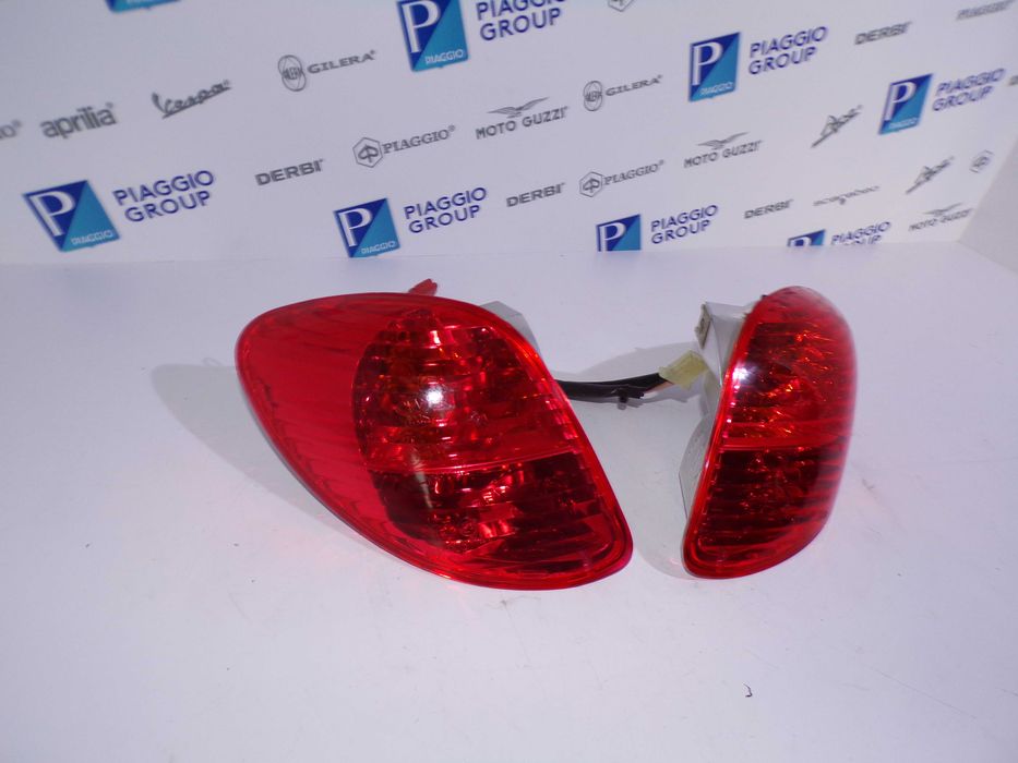 Lampa Prawa i Lewa Tył Kierunkowskazy Nowe Piaggio X9