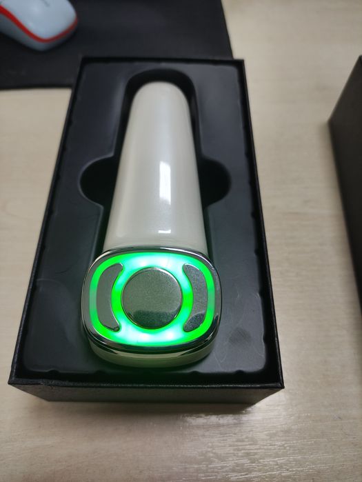 Массажер для Подтяжки кожи лица С ФУНКЦИЯМИ RF, EMS И LED-ТЕРАПИИ