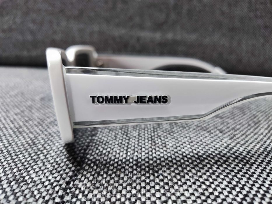Okulary przeciwsłoneczne marki Tommy Hilfiger