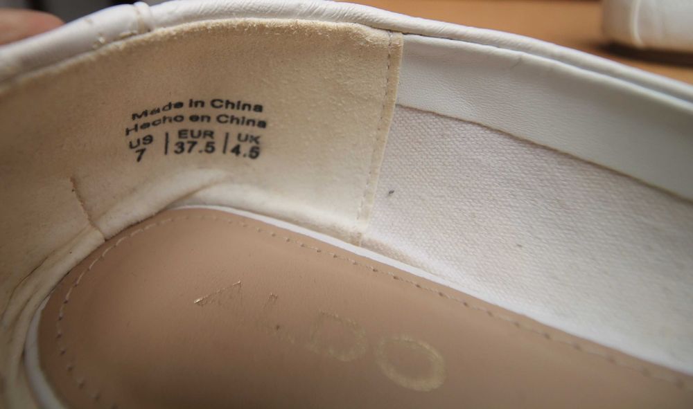 sapatos /  mocassins acolchoados  da ALDO Nº 37.5 como novos