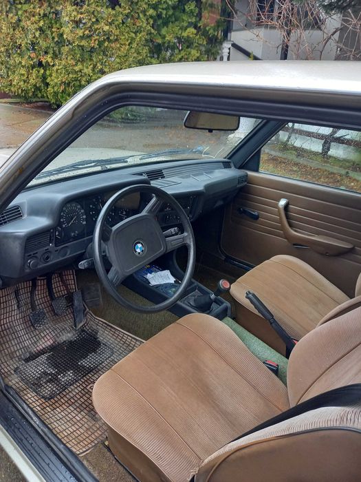 BMW  315  E21  Coupe i Mercedesy    5-Skrzynia