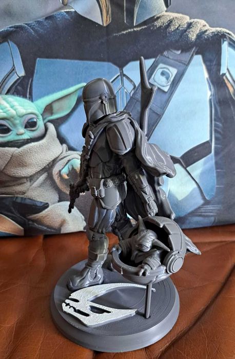 Estatua Mandalorian e Grogu