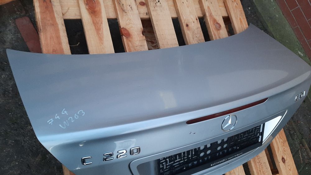 Lak. 744 Mercedes C w203 sedan kompletną klapa