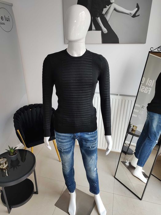 Sweter z wytłaczanymi wzorami - czarny XL