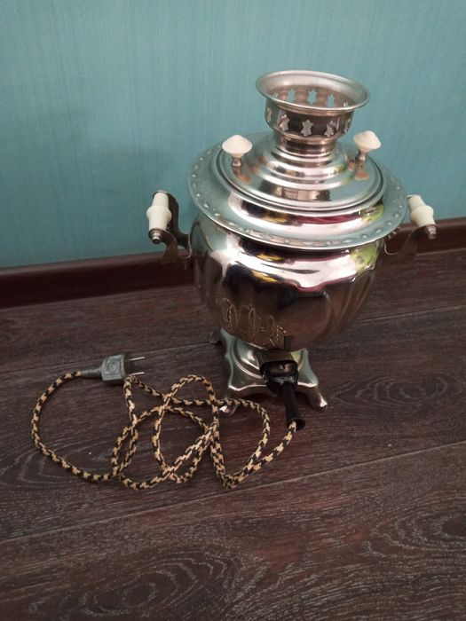 Самовар 1978 года. Ёмкость на 3 литра, отличное состояние, рабочий , .
