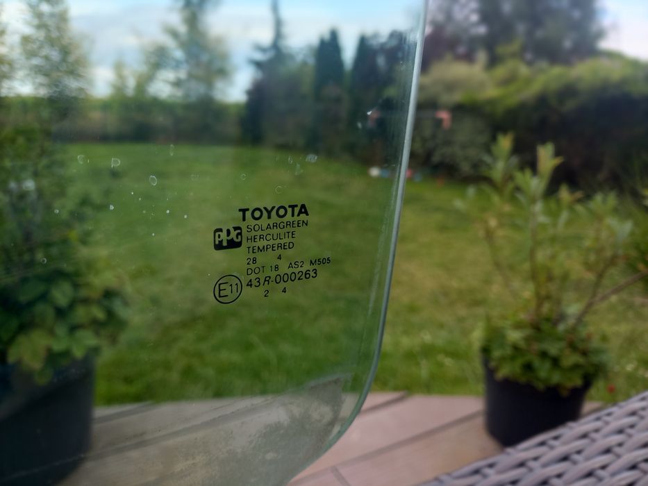 Toyota Sienna szyba boczna lewa przód tył 2003 do 2009