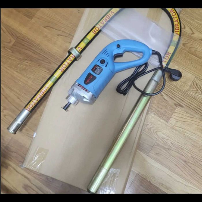 D89- Ferramenta vibratória para cimento 1300W 4300 rpm mangueira 1,5m