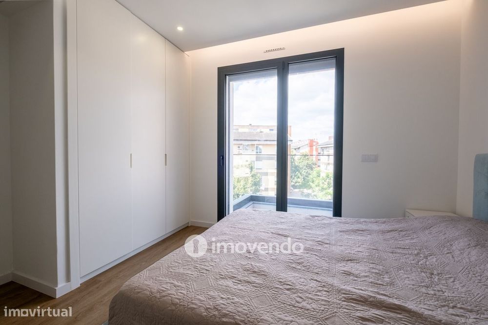 Apartamento T1+1, semi-novo, em Coimbra