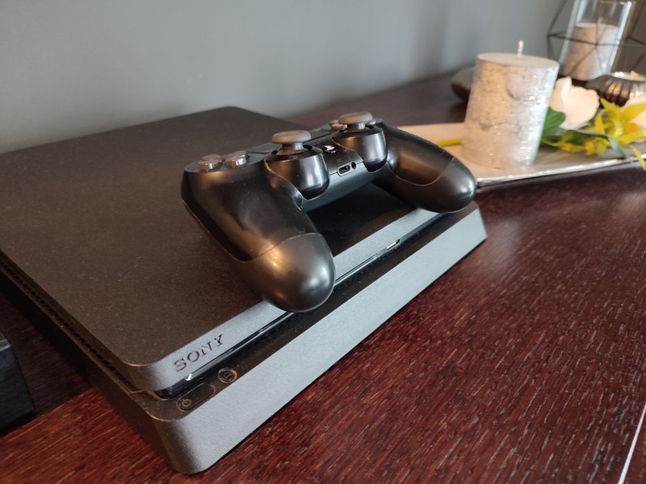 Zestaw Ps4 konsola PlayStation 4 Sony Slim 1 TB komplet Pad gra