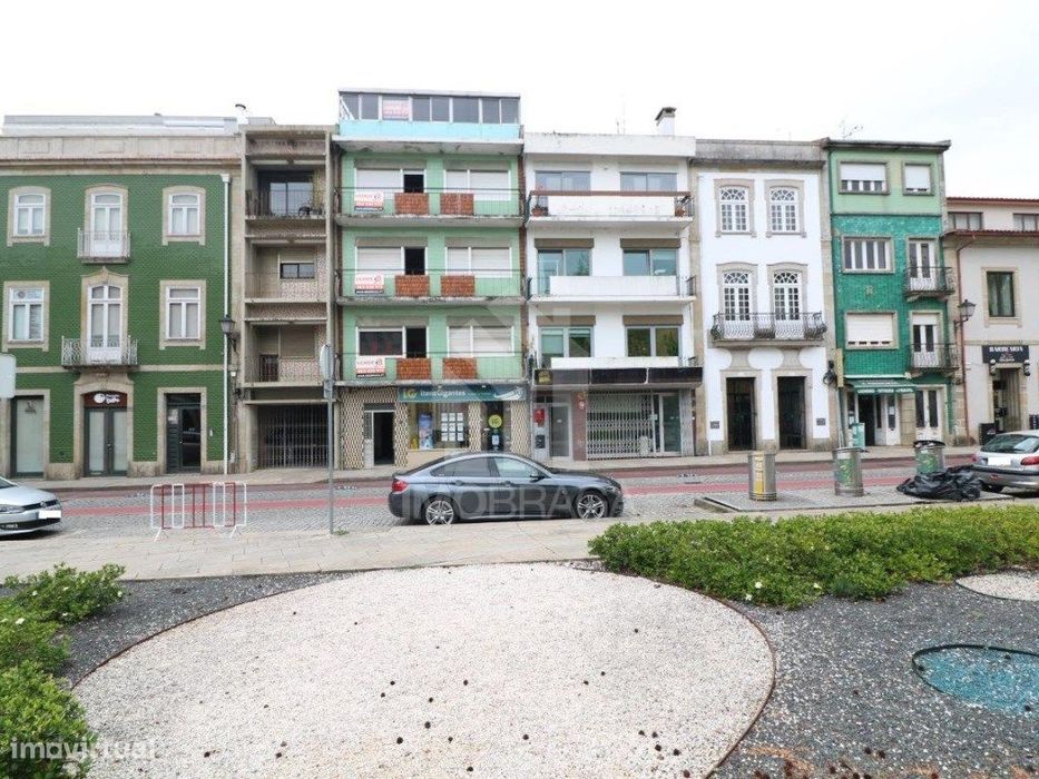 Building for Sale – In the Centre of Barcelos