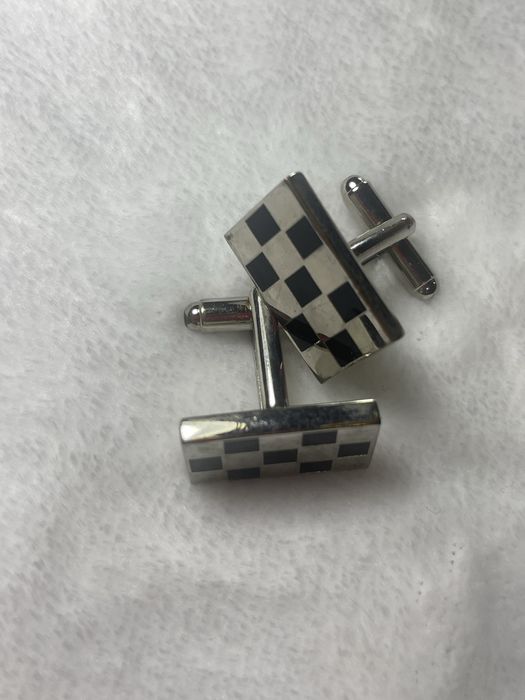 Сріблясті запонки в ідеальному стані