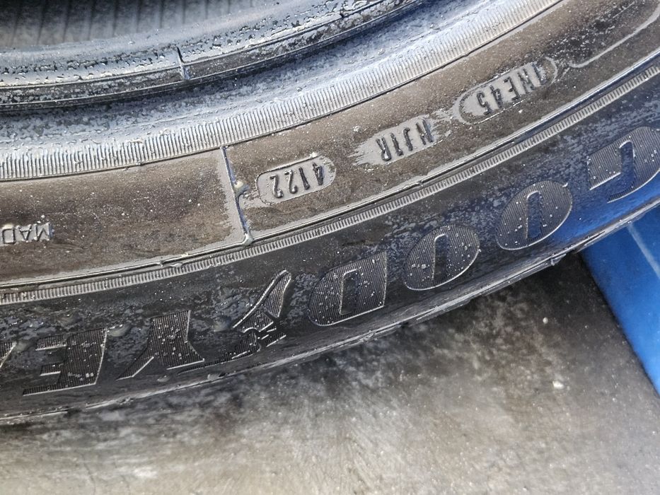 Шини Goodyear ultragrip 235/60r18 Рік 22 7,7mm