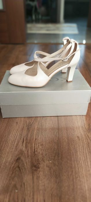 Buty na obcasie Kotyl