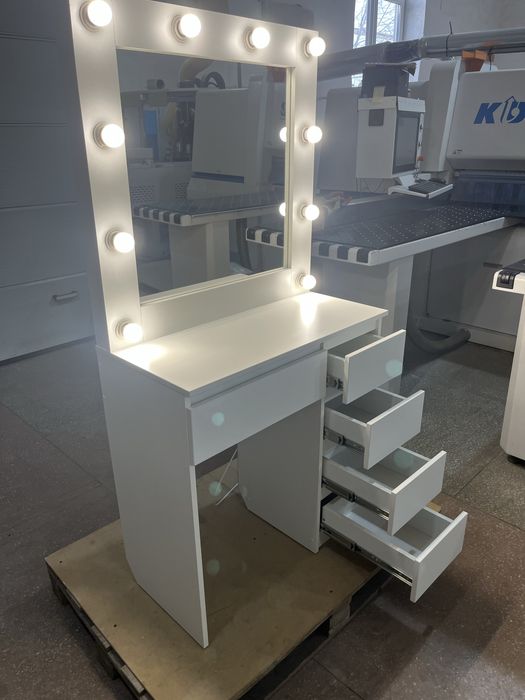 Туалетний столик з підсвіткою косметичний стіл дзеркало для макіяжу