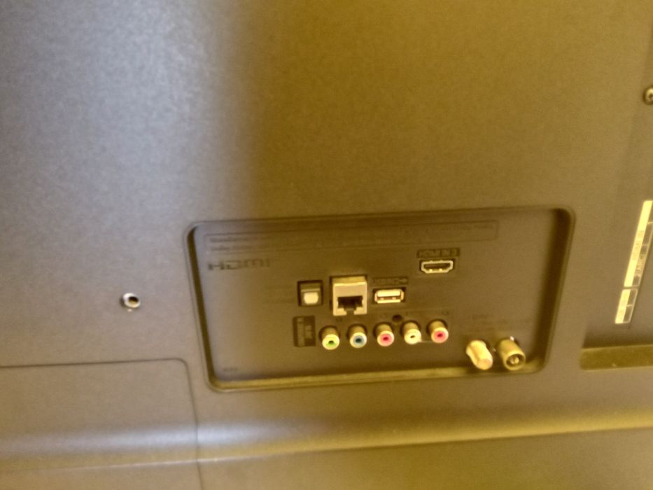 Televisão LG 43 com ecrã partido