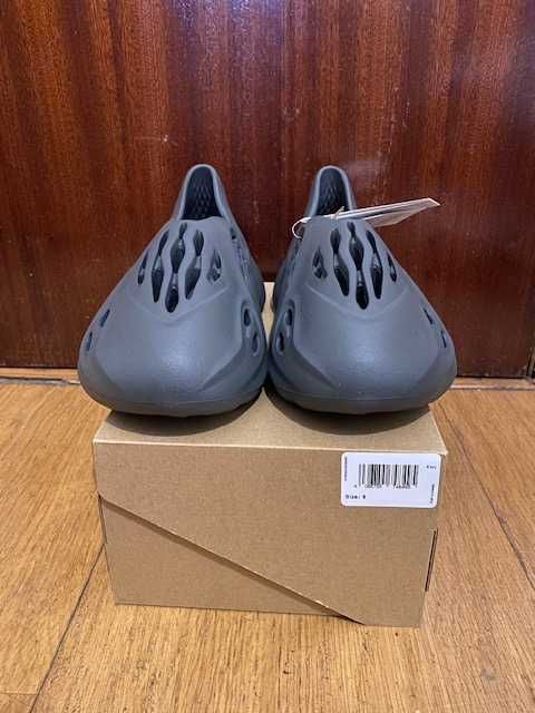adidas Yeezy Foam RNR Onyx tamanho 43