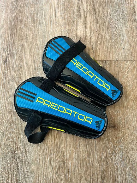 Caneleiras Adidas Predator