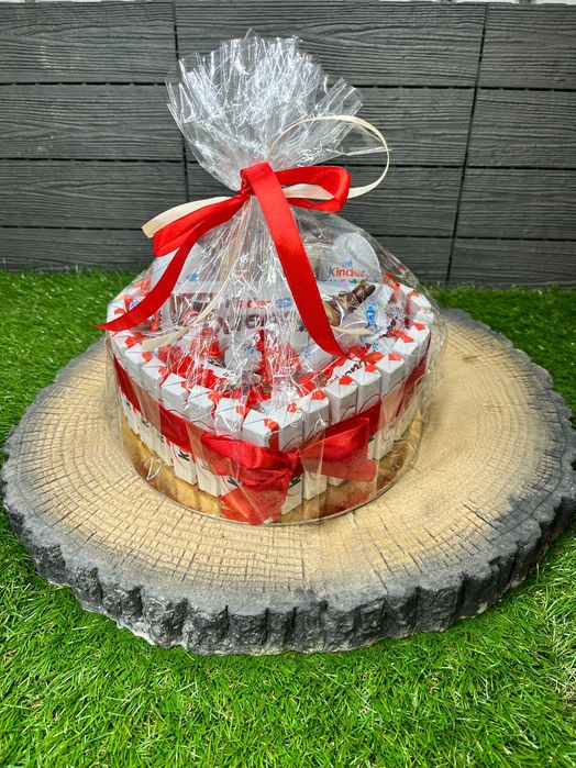 Tort Kinder Prezent na Walentynki Słodycze Kinder Zestaw Box