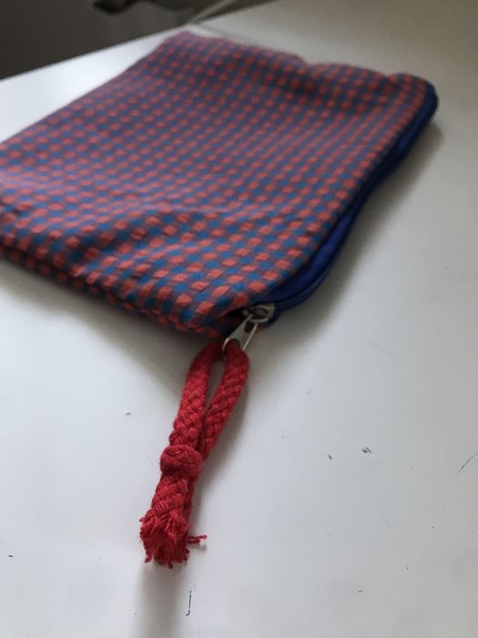 mała cienka kosmetyczka saszetka 16/21 na zamek