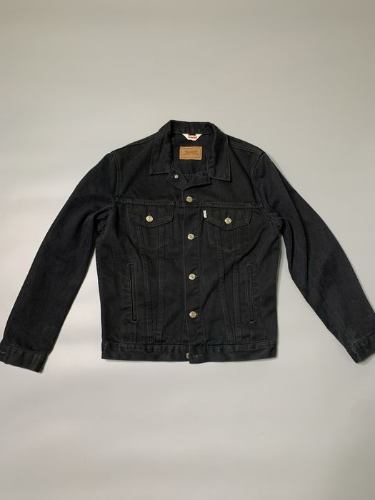 Черная джинсовая куртка levis trucker jacket 70506 М