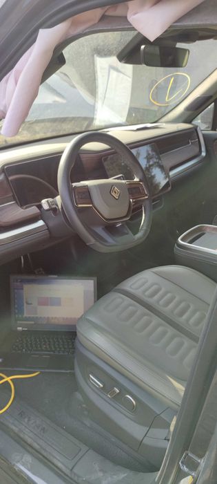Свіже авто в розбір Rivian r1t exp005