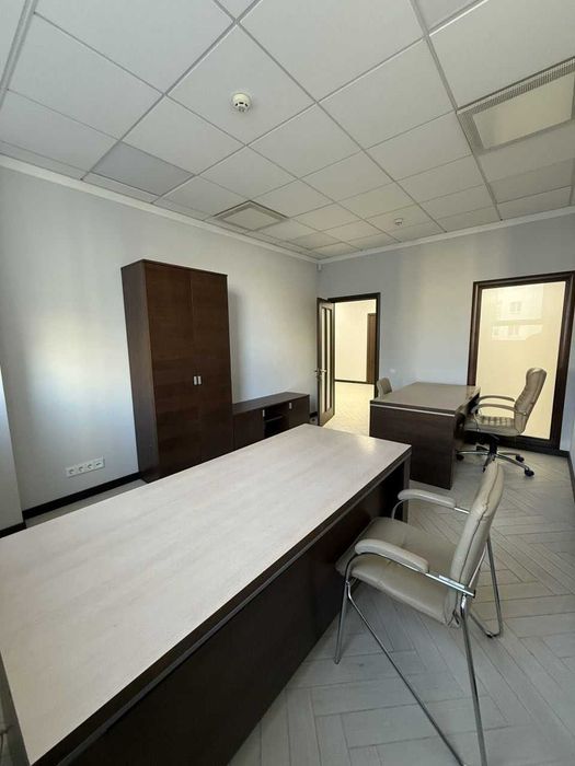 Центр. Шота руставелі. 142 м². Офіс з ремонтом
