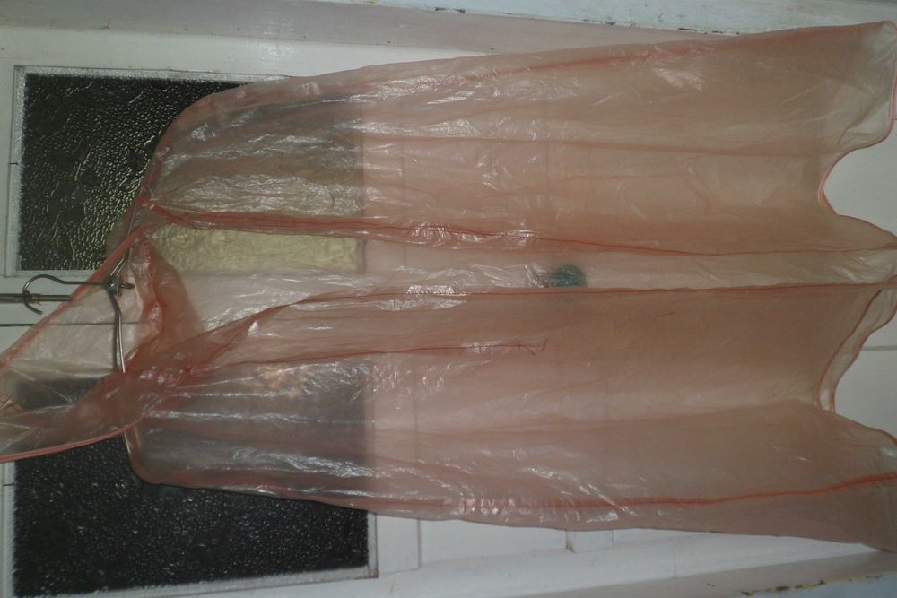 Дощовик жіночий з капюшоном