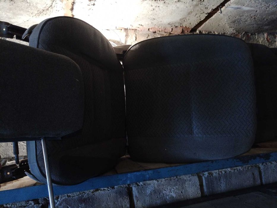 Передние сидения Мазда 626 86 год хетчбек ткань. Цена за пару