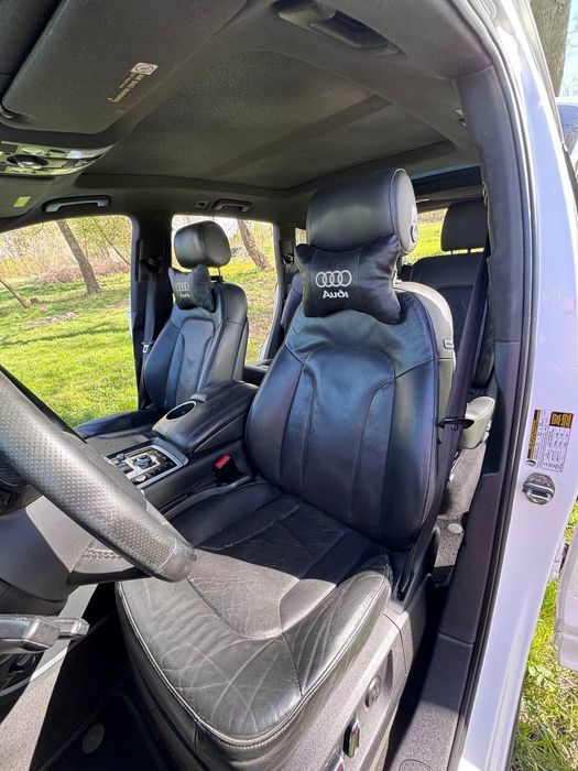 Автомобіль AUDI Q7