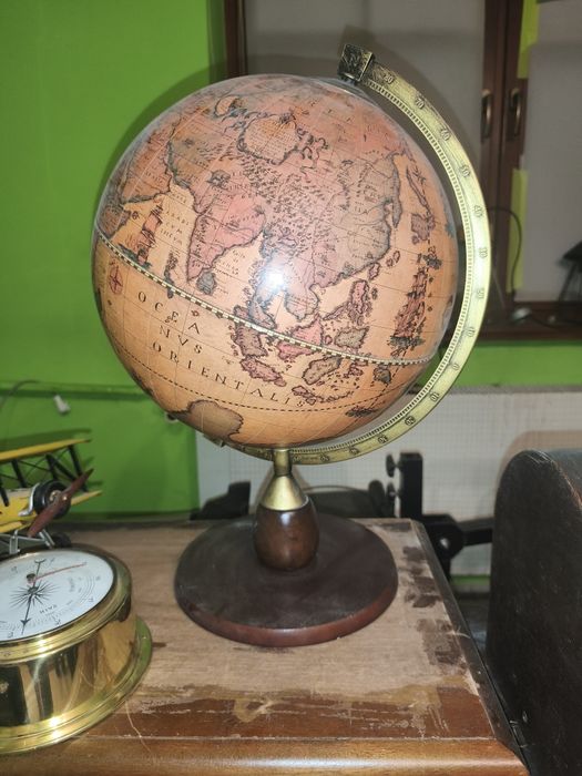 Duży globus retro