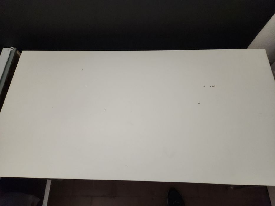 Mesa branca dimensões 70x120x60 cm