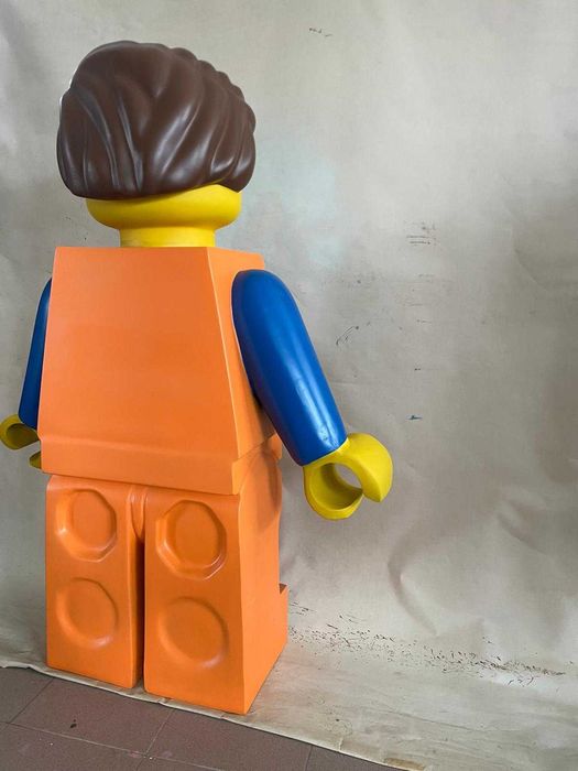 LEGO Emmet Gigante 1,35m | Figura Decorativa The LEGO Movie