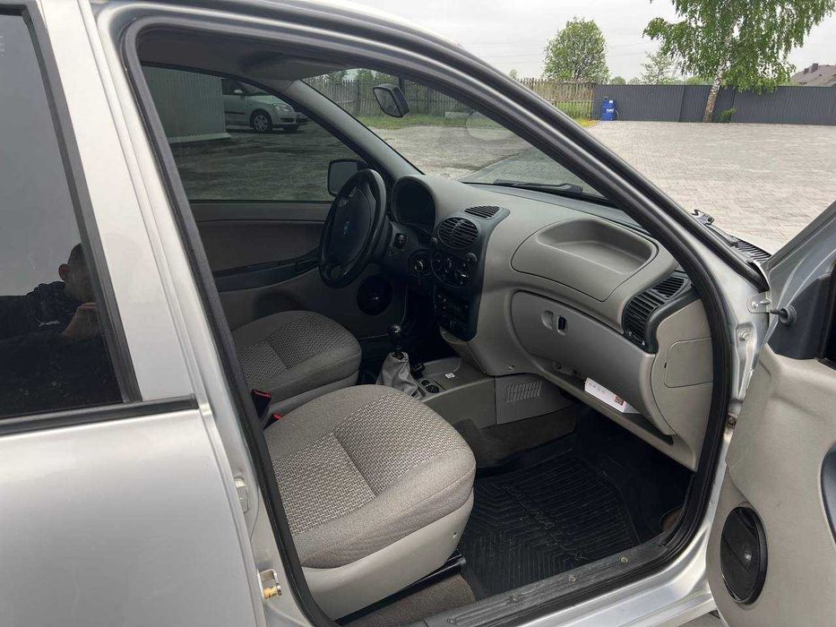 Лада Калина 1117 універсал 2011 рік машина в рідній фарбі не бита