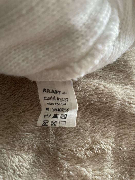 Весняна шапка на дівчинку