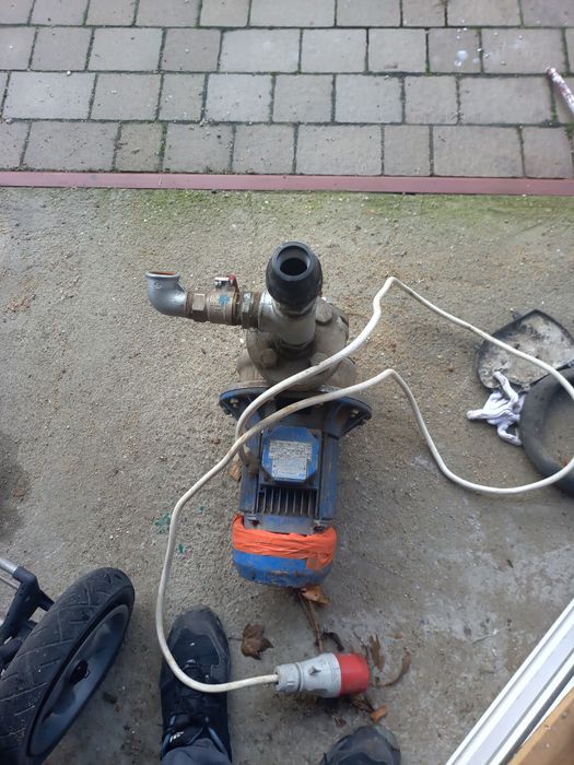 Witam Pompa do wody silnik działa