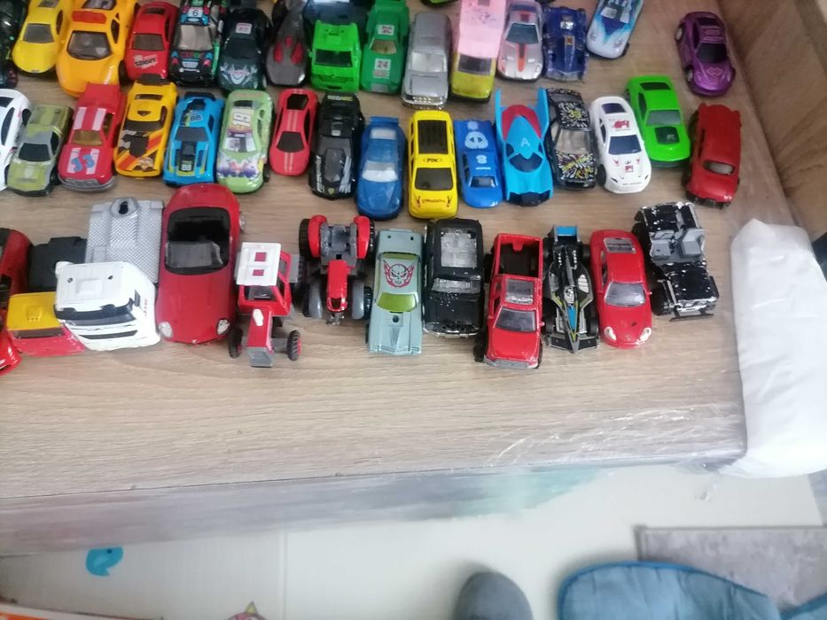 Машинки по 10 грн шт