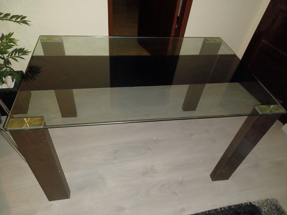 Mesa de vidro            .