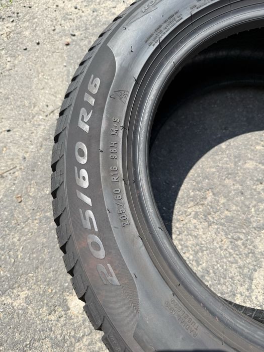 205/60 R16 Pirelli SottoZero 3 /Італія/зима/2шт./2024рік/