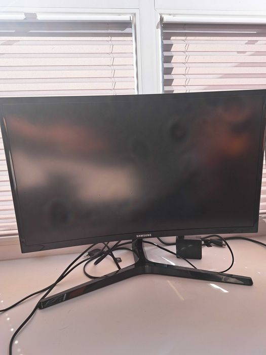 Продам Монiтор Samsung LC24RG50FQIXCI