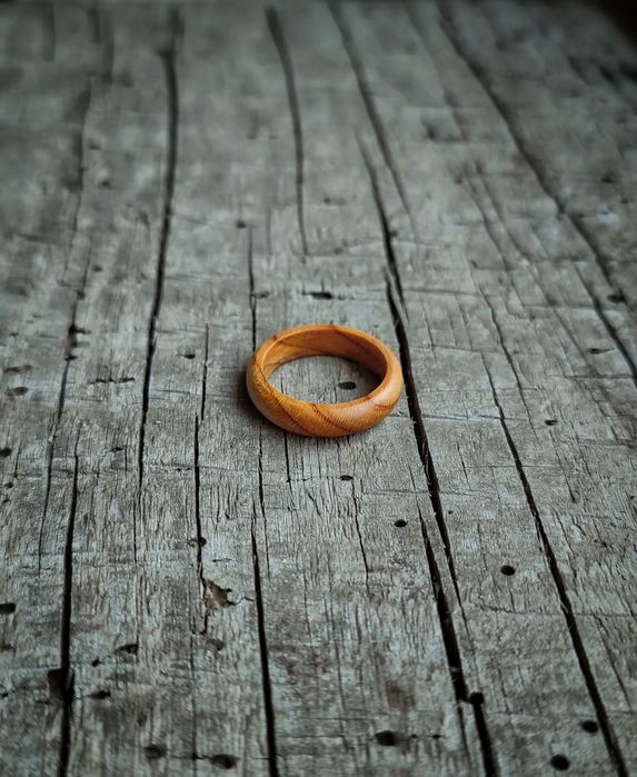 Каблучка із дерева (ручна робота)