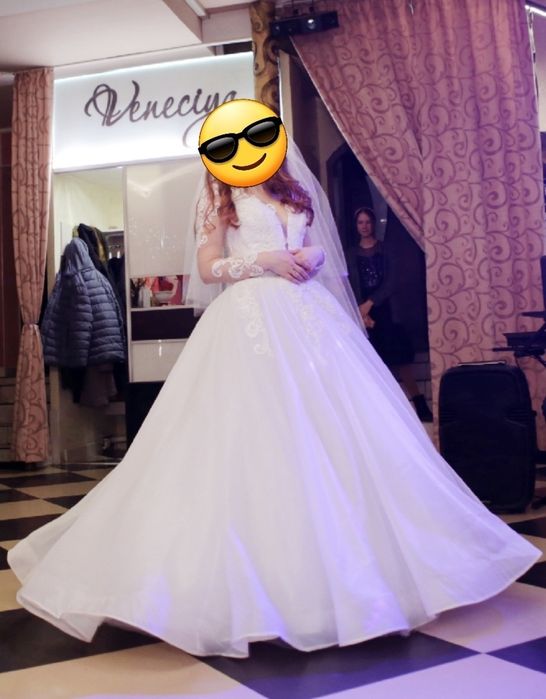 Продам весільну сукню